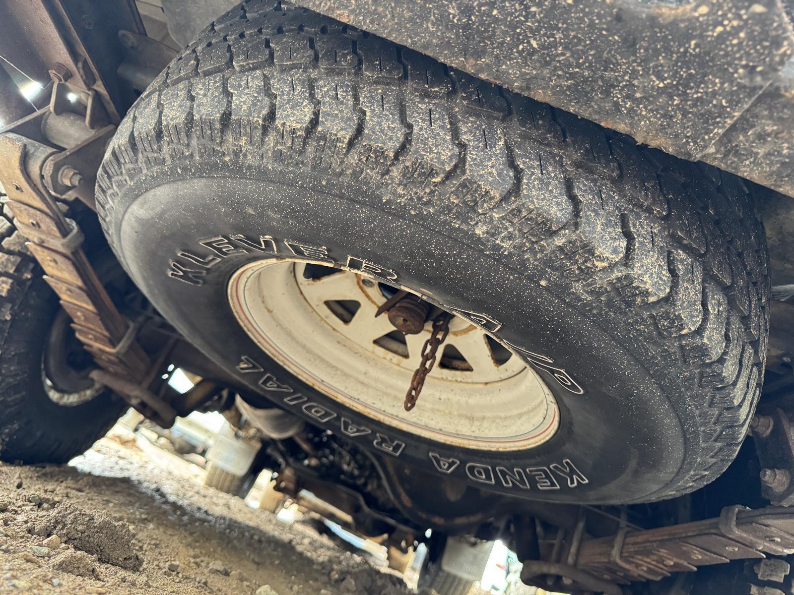 View Auto part Tyre TOYOTA LANDCRUISER 1989