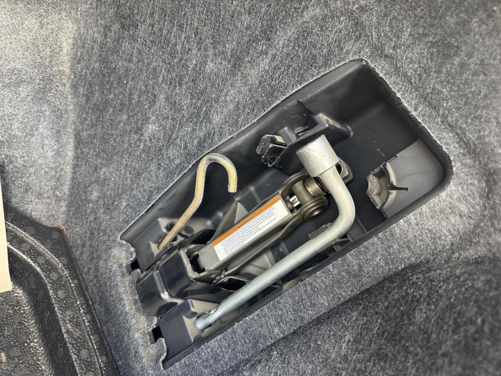 View Auto part Jack/Tool Kit SUZUKI LIANA 2006
