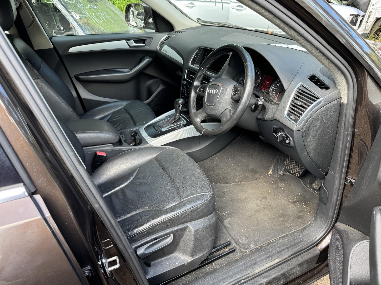 View Auto part Console Audi Q5 2011