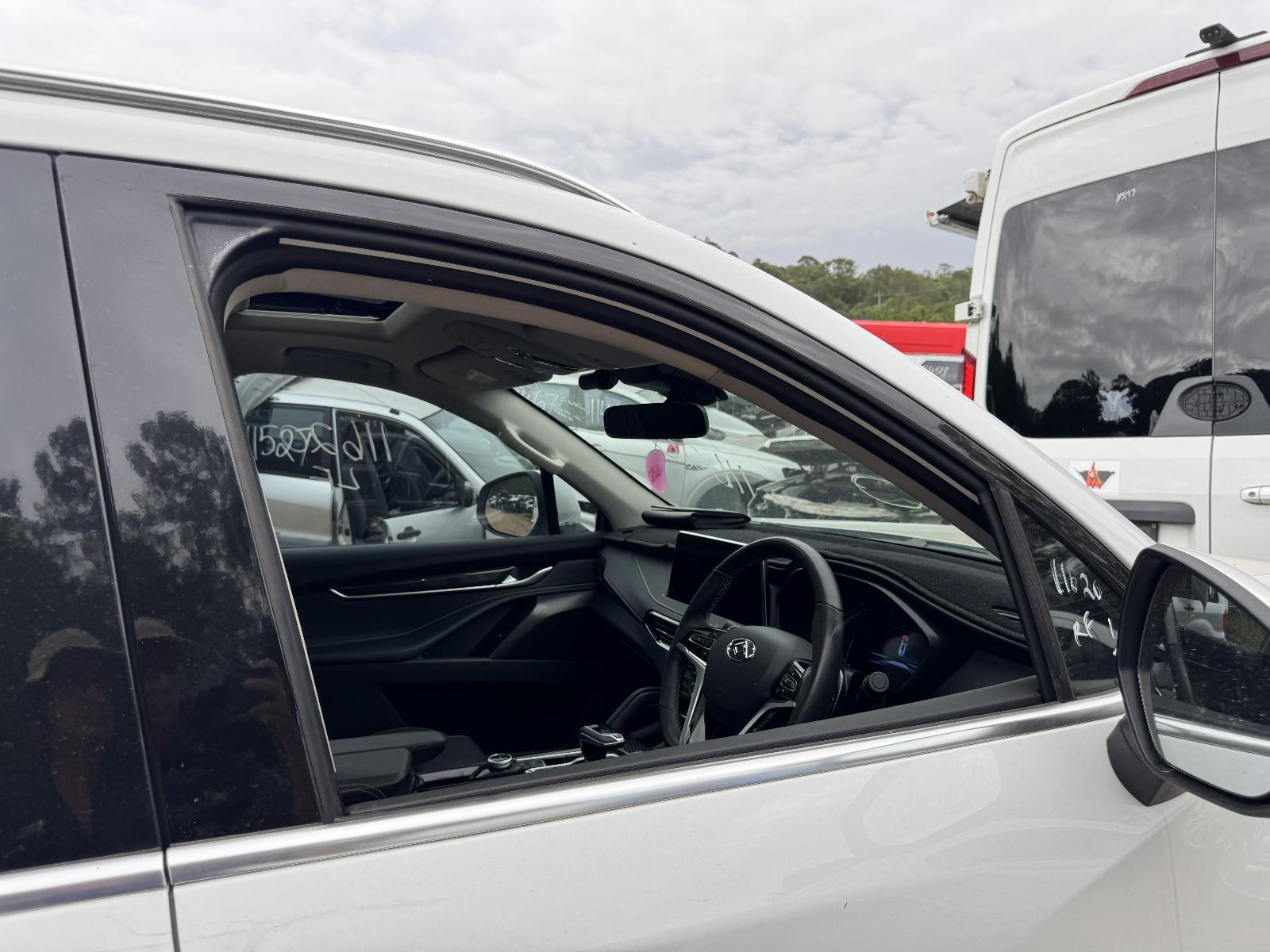 View Auto part Right Front Door Window LDV D90 2022