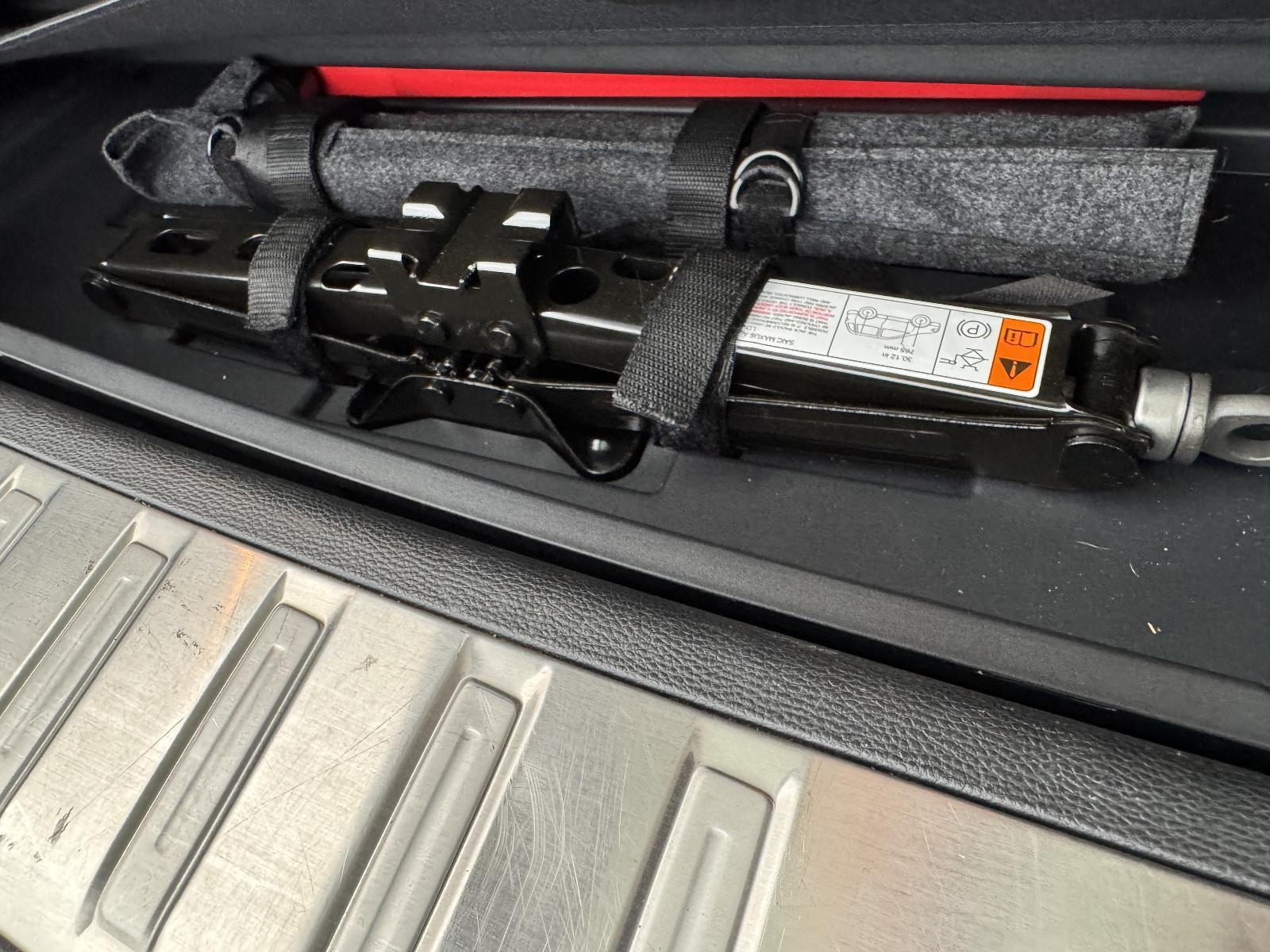 View Auto part Jack/Tool Kit LDV D90 2022