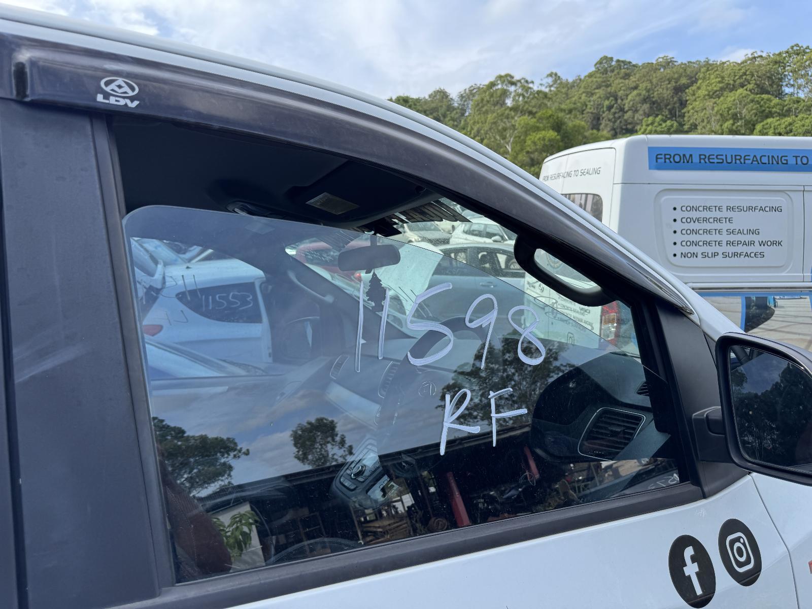 View Auto part Right Front Door Window LDV G10 2020