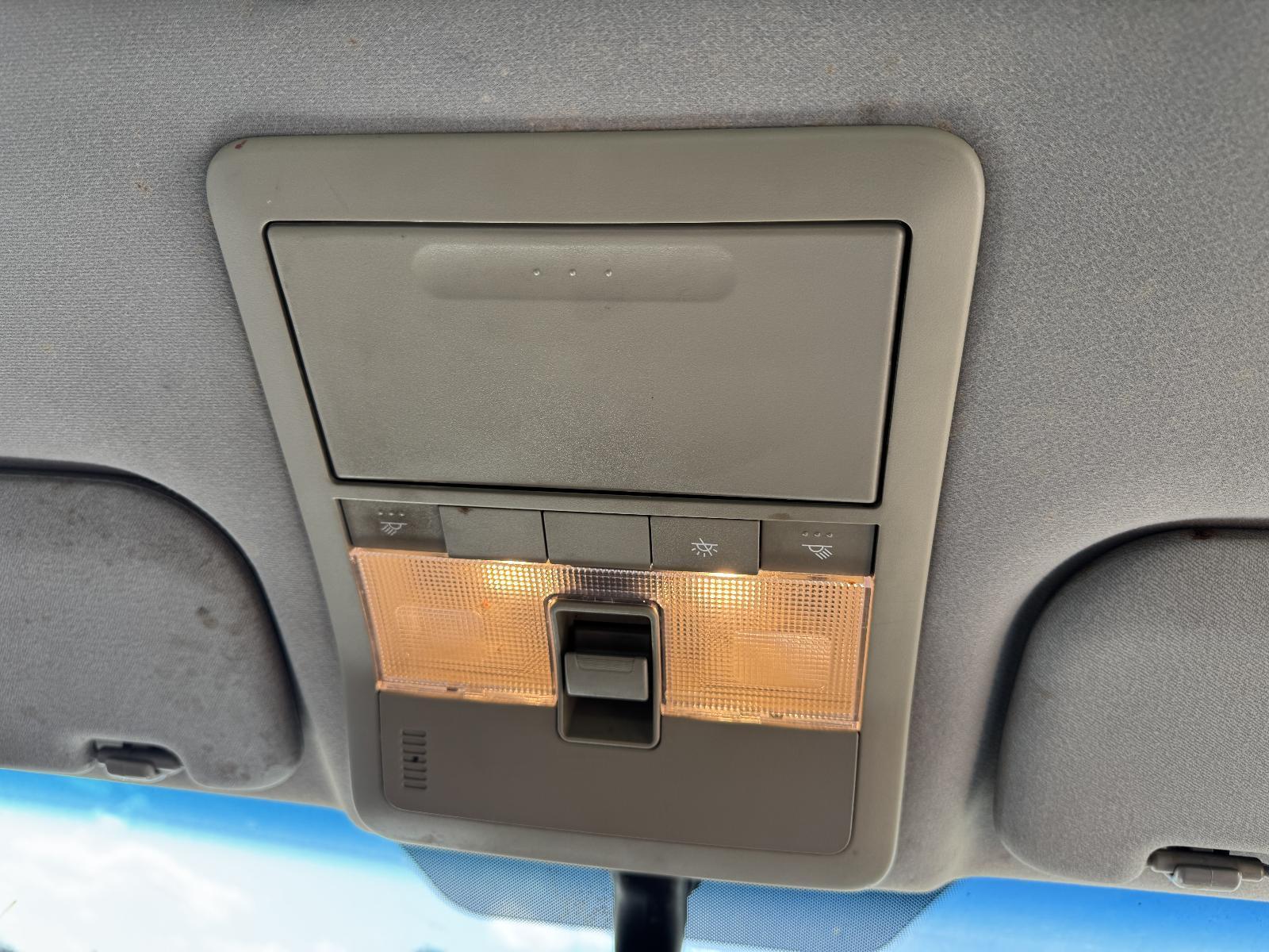 View Auto part Courtesy Light HOLDEN CAPTIVA 2010