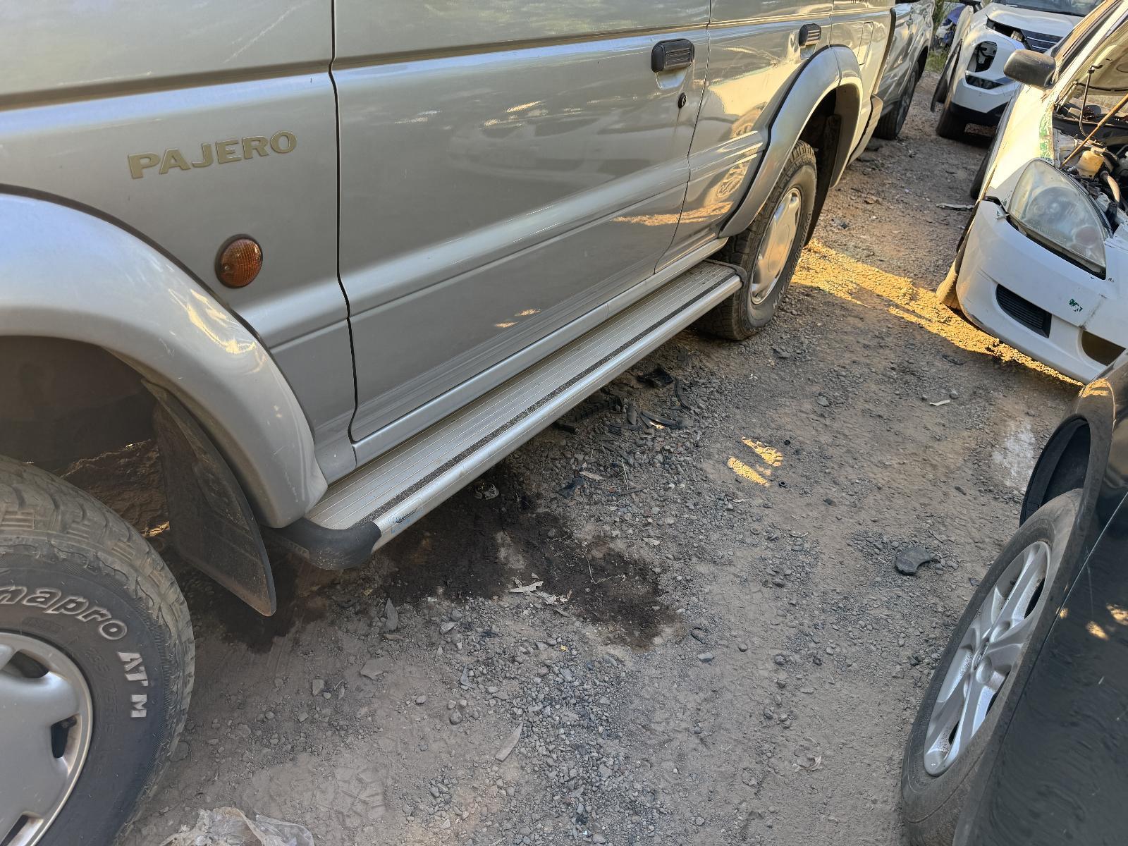 View Auto part Side Step/Skirt MITSUBISHI PAJERO 1993