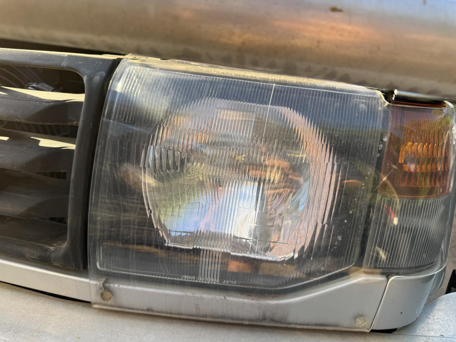 View Auto part Left Headlamp MITSUBISHI PAJERO 1993