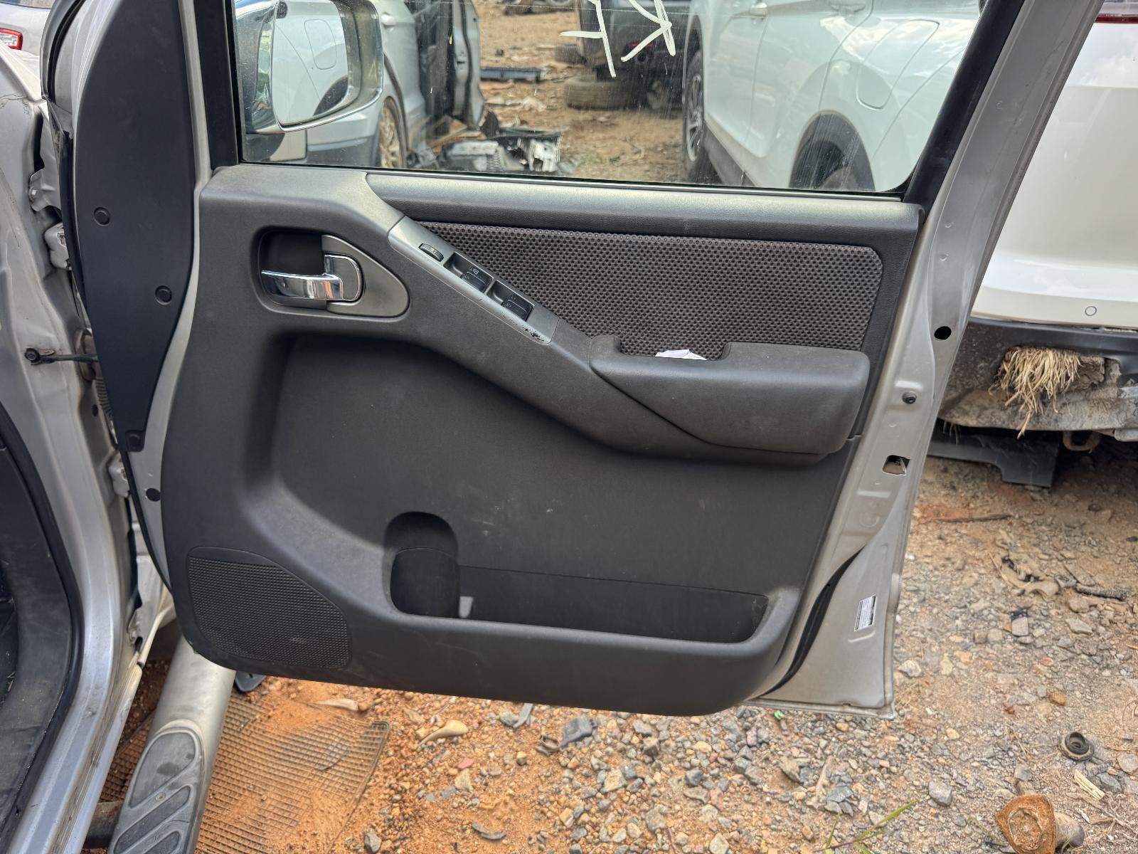 View Auto part Right Front Window Reg/Motor NISSAN NAVARA 2007