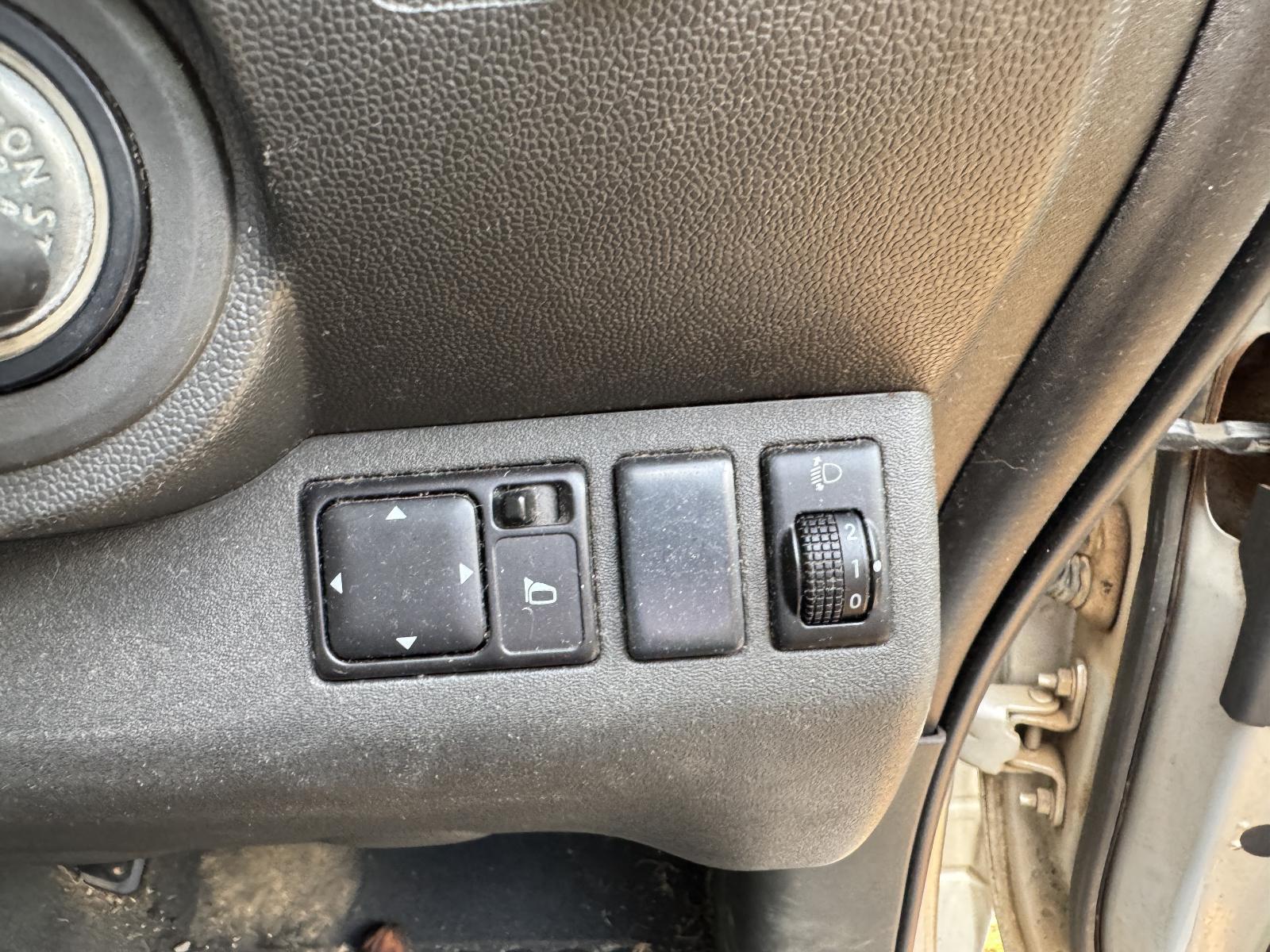 View Auto part Misc Switch/Relay NISSAN NAVARA 2007