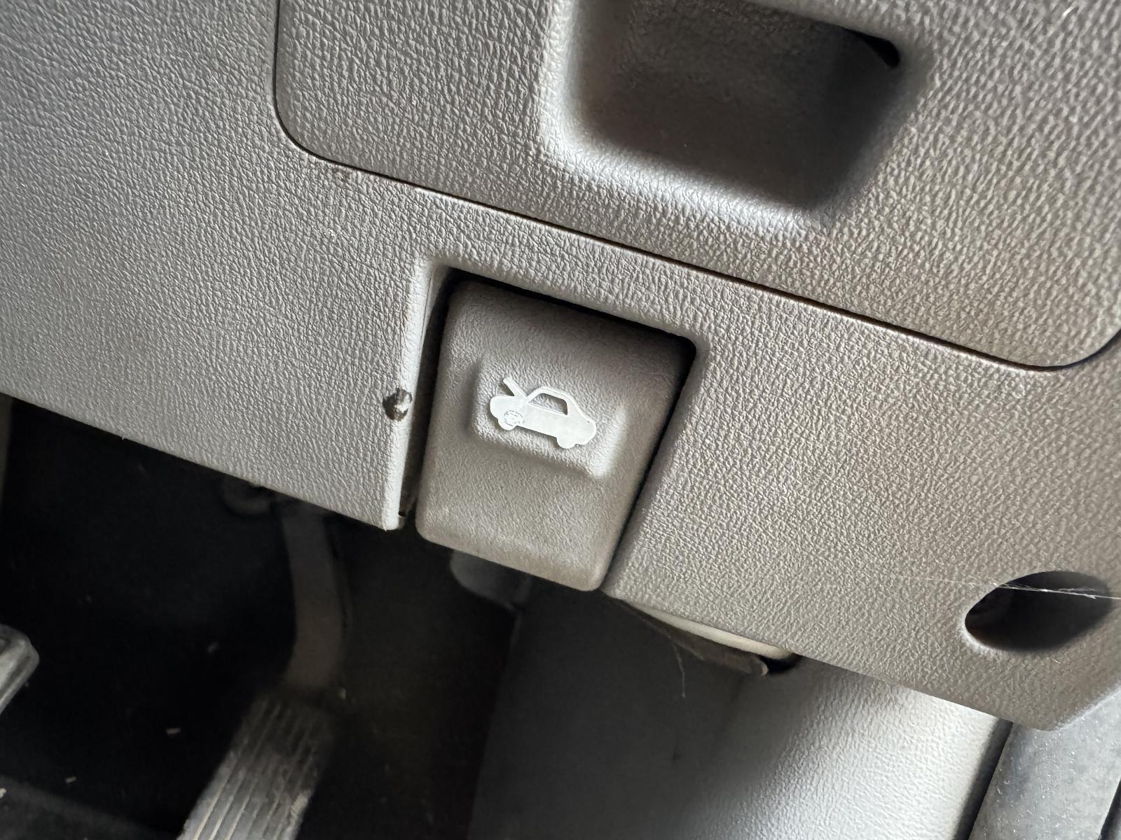 View Auto part Bonnet Release HYUNDAI ILOAD/IMAX 2012
