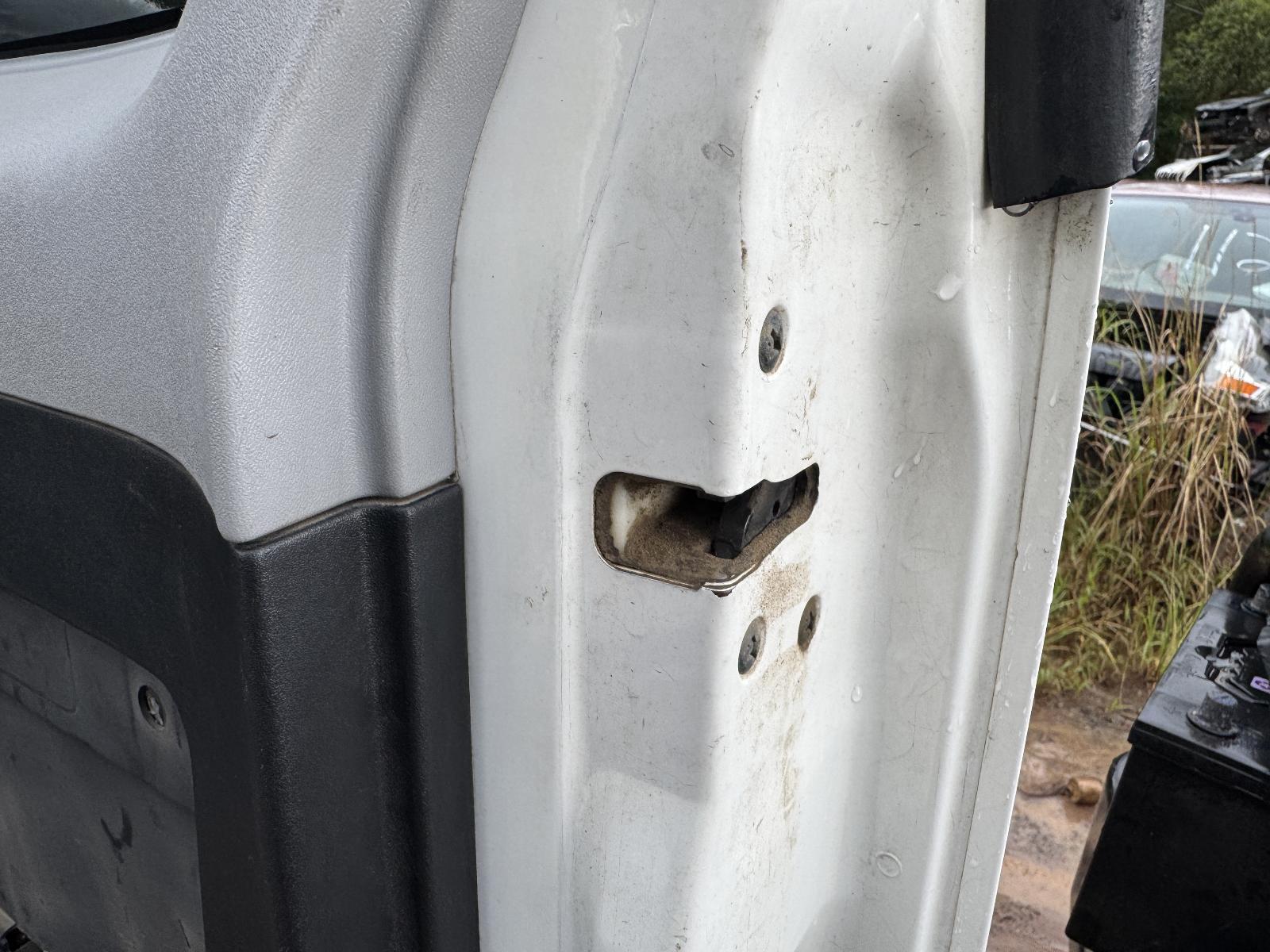 View Auto part Door/Boot/Gate Lock MITSUBISHI PAJERO 2002