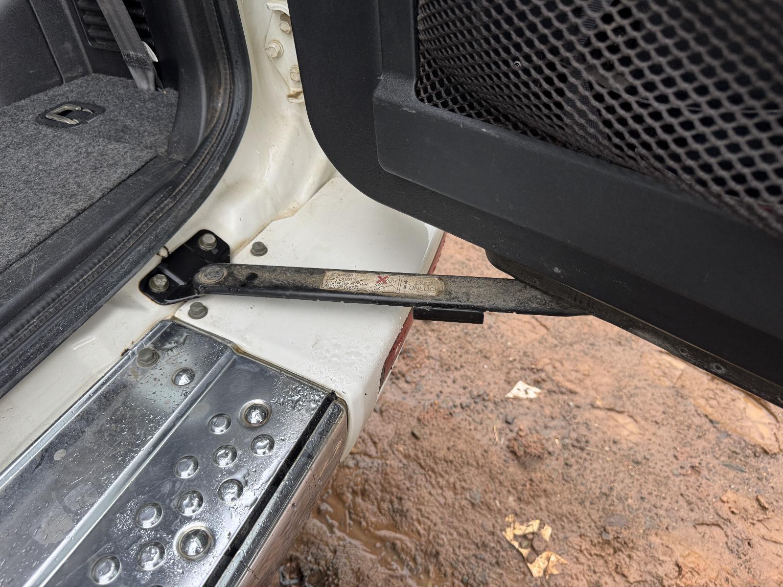 View Auto part Hatch Strut MITSUBISHI PAJERO 2002