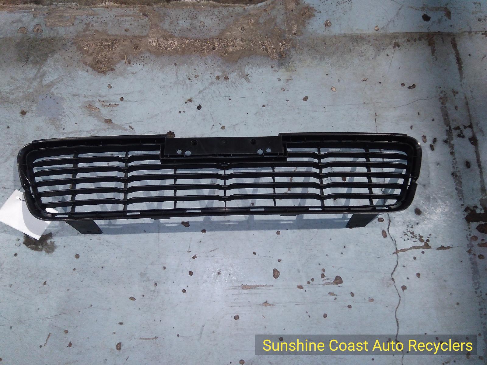 View Auto part Grille Toyota Hilux 2019