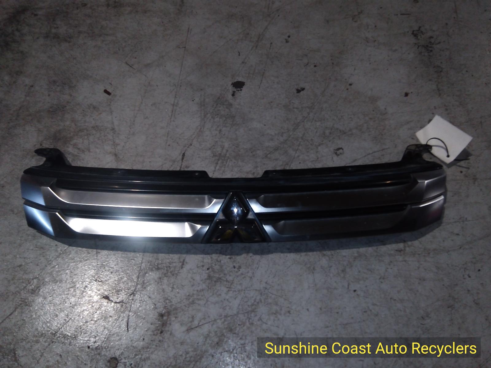 View Auto part Grille MITSUBISHI OUTLANDER 2014