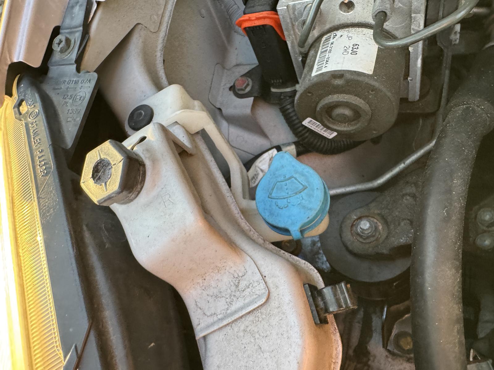 View Auto part Washer Bottle SUZUKI SWIFT 2005