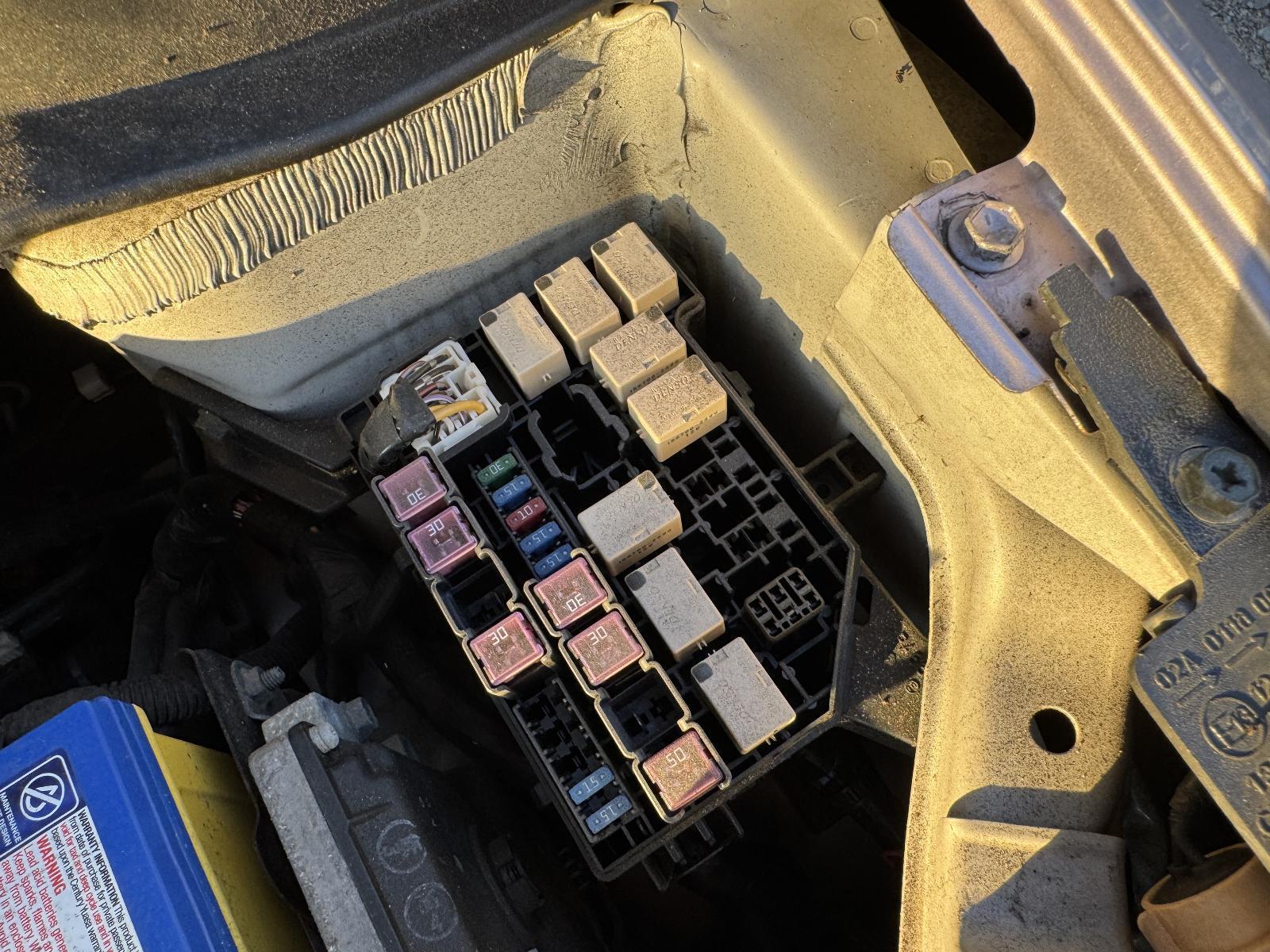 View Auto part Fuse Box SUZUKI SWIFT 2005