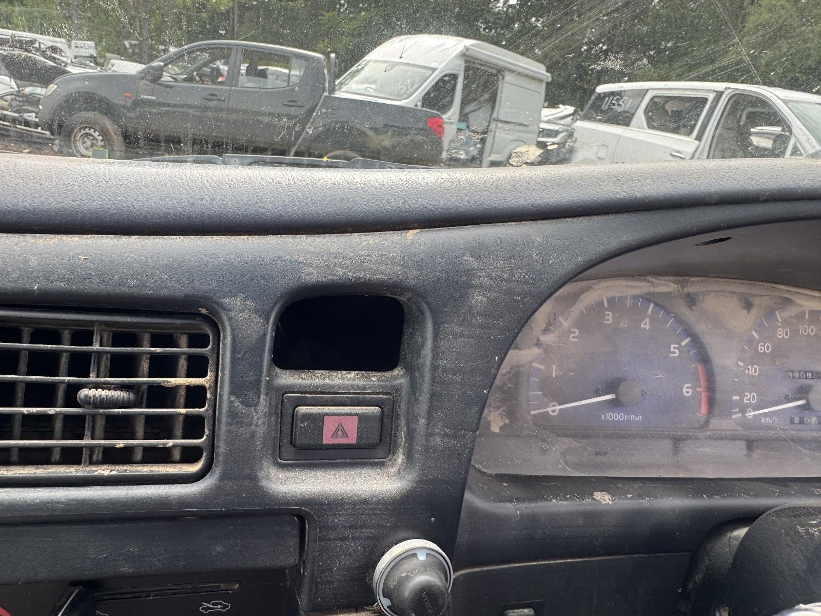 View Auto part Misc Switch/Relay TOYOTA HILUX 2002