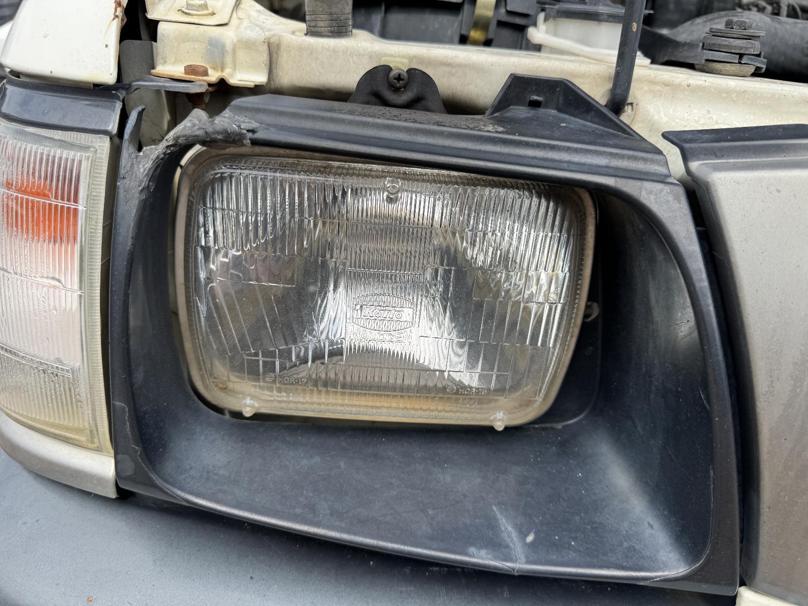 View Auto part Right Headlamp TOYOTA HILUX 2002