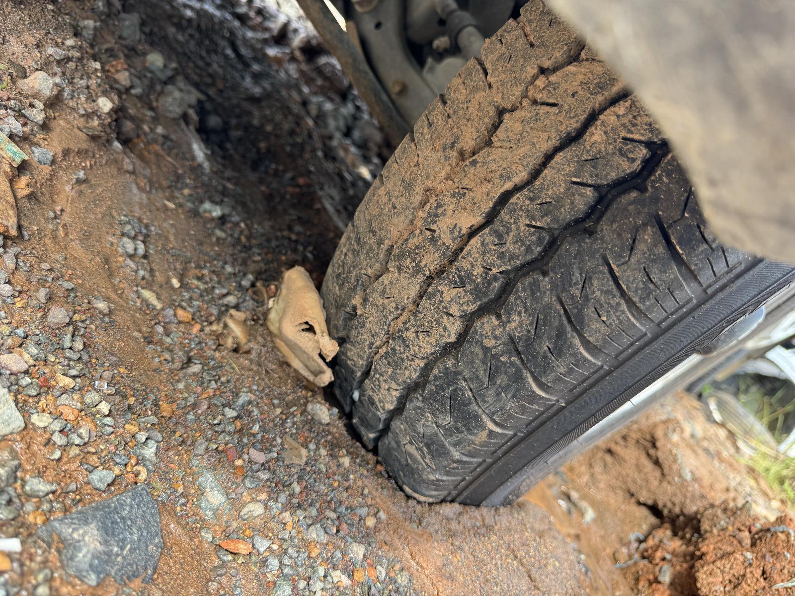 View Auto part Tyre TOYOTA HILUX 2002