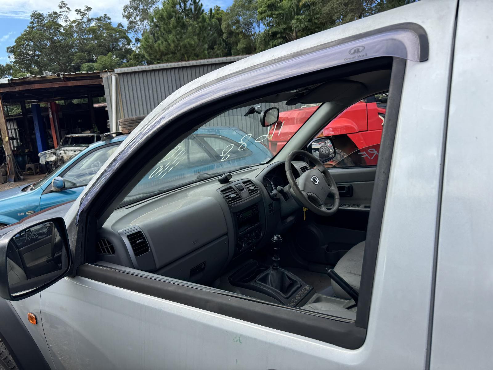 View Auto part Left Front Door Window GREAT WALL V200/V240 2012