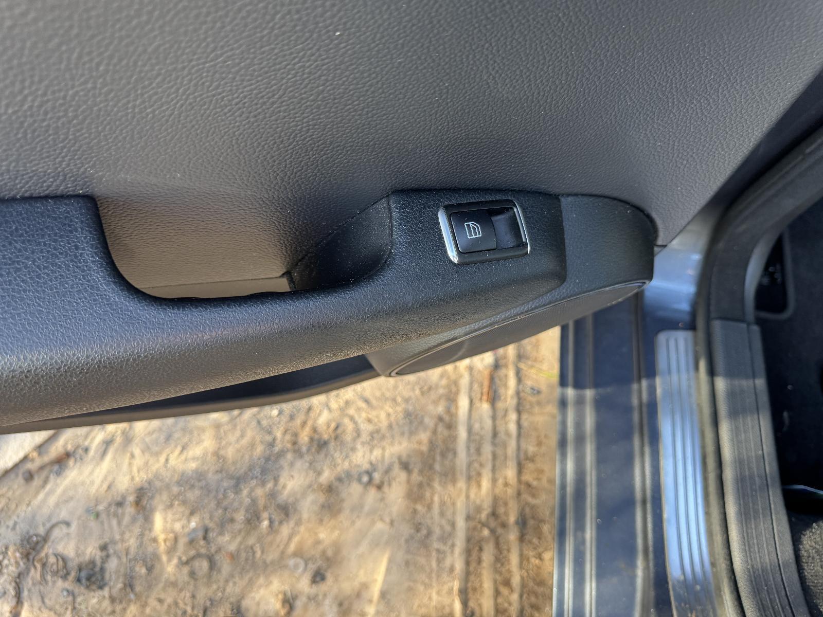 View Auto part Pwr Dr Wind Switch MERCEDES C CLASS 2010
