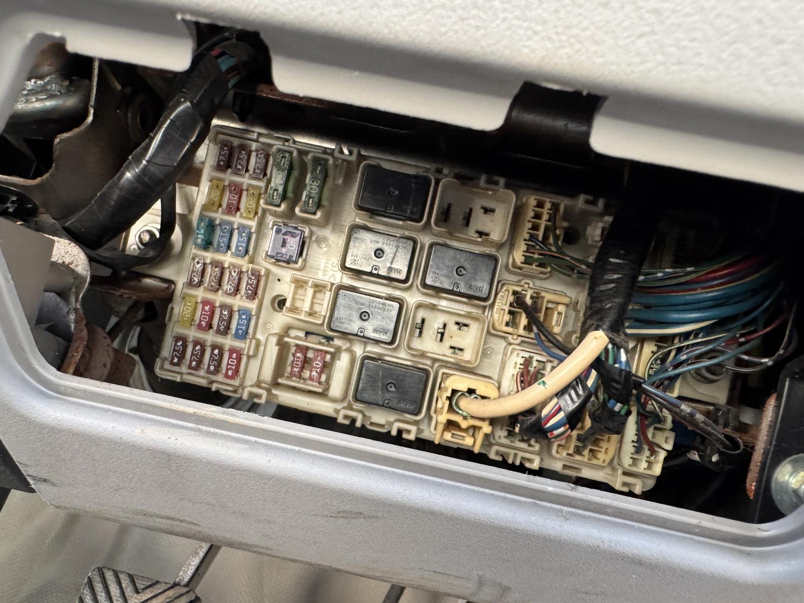 View Auto part Fuse Box MITSUBISHI TRITON 2008