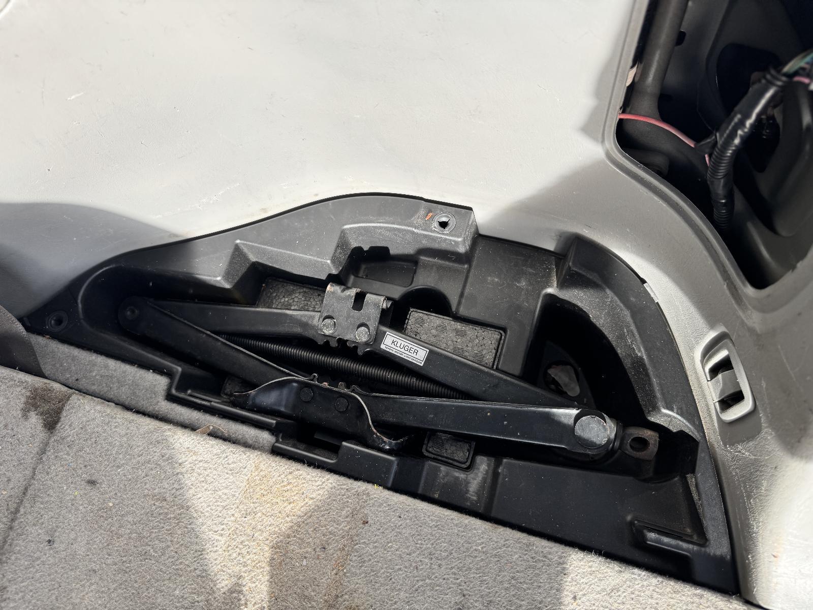 View Auto part Jack/Tool Kit TOYOTA KLUGER 2006