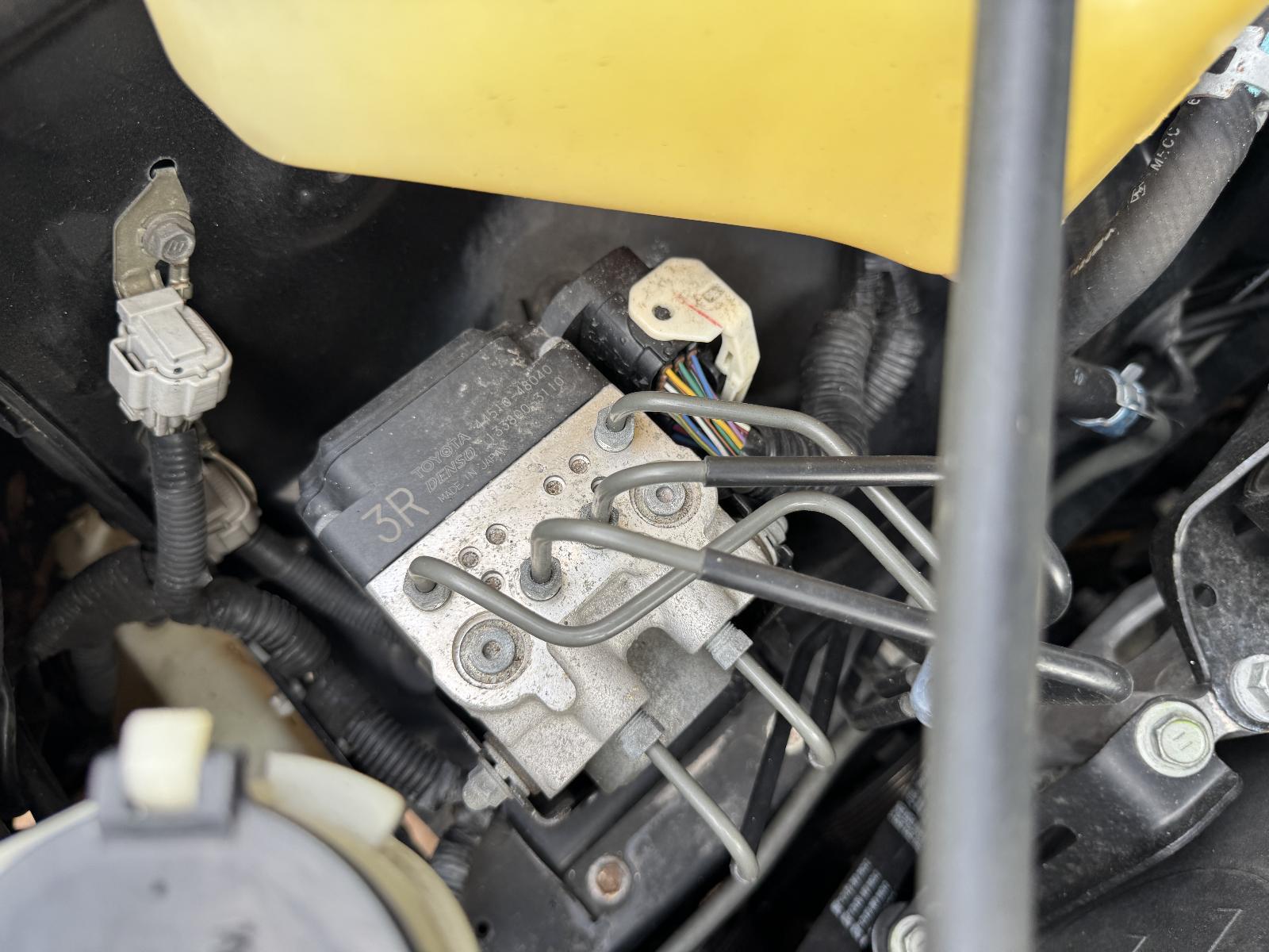 View Auto part Abs Pump/Modulator TOYOTA KLUGER 2006