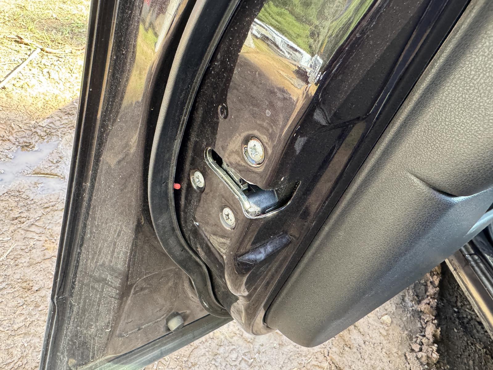 View Auto part Door/Boot/Gate Lock NISSAN DUALIS 2011