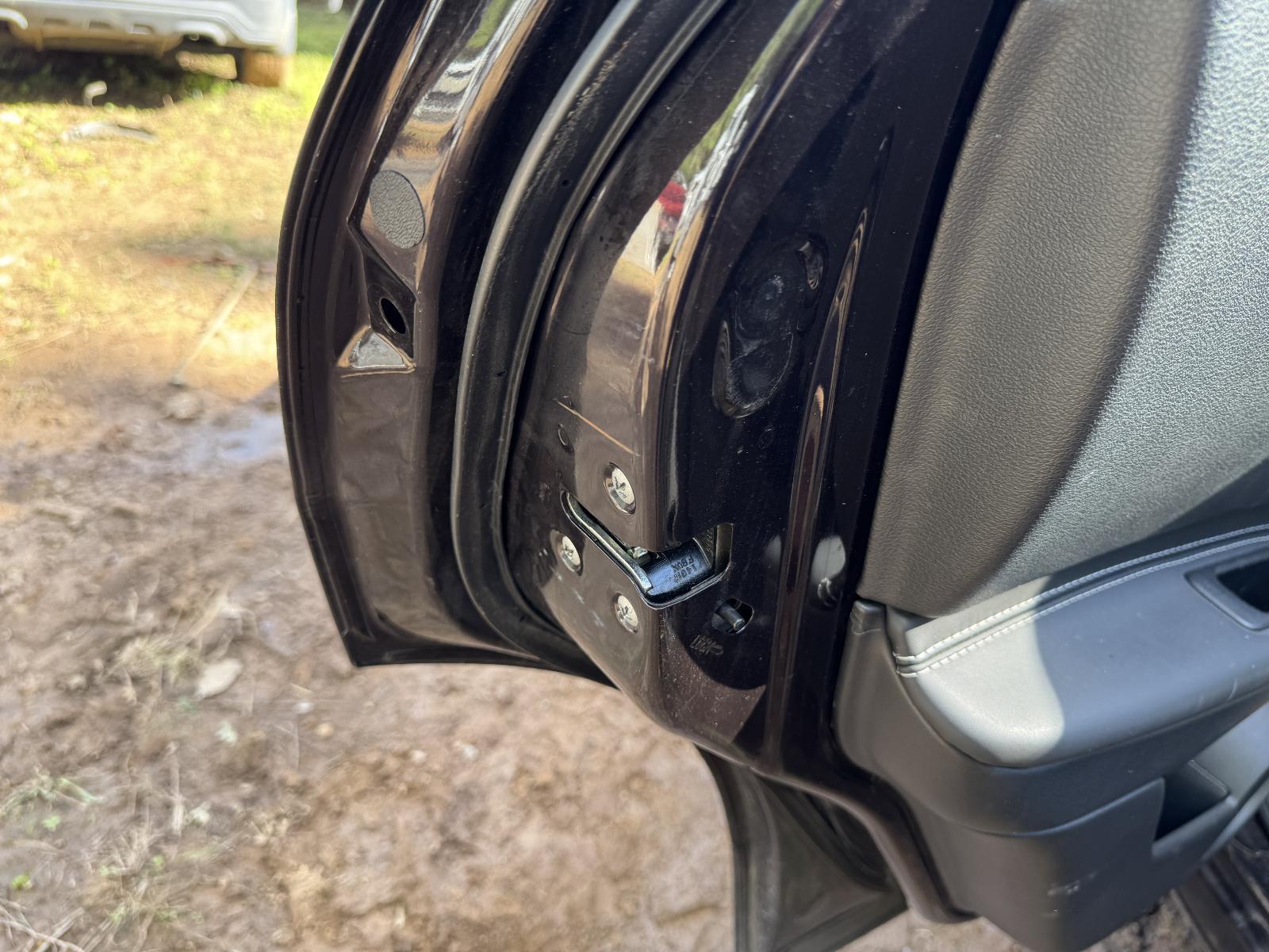 View Auto part Door/Boot/Gate Lock NISSAN DUALIS 2011