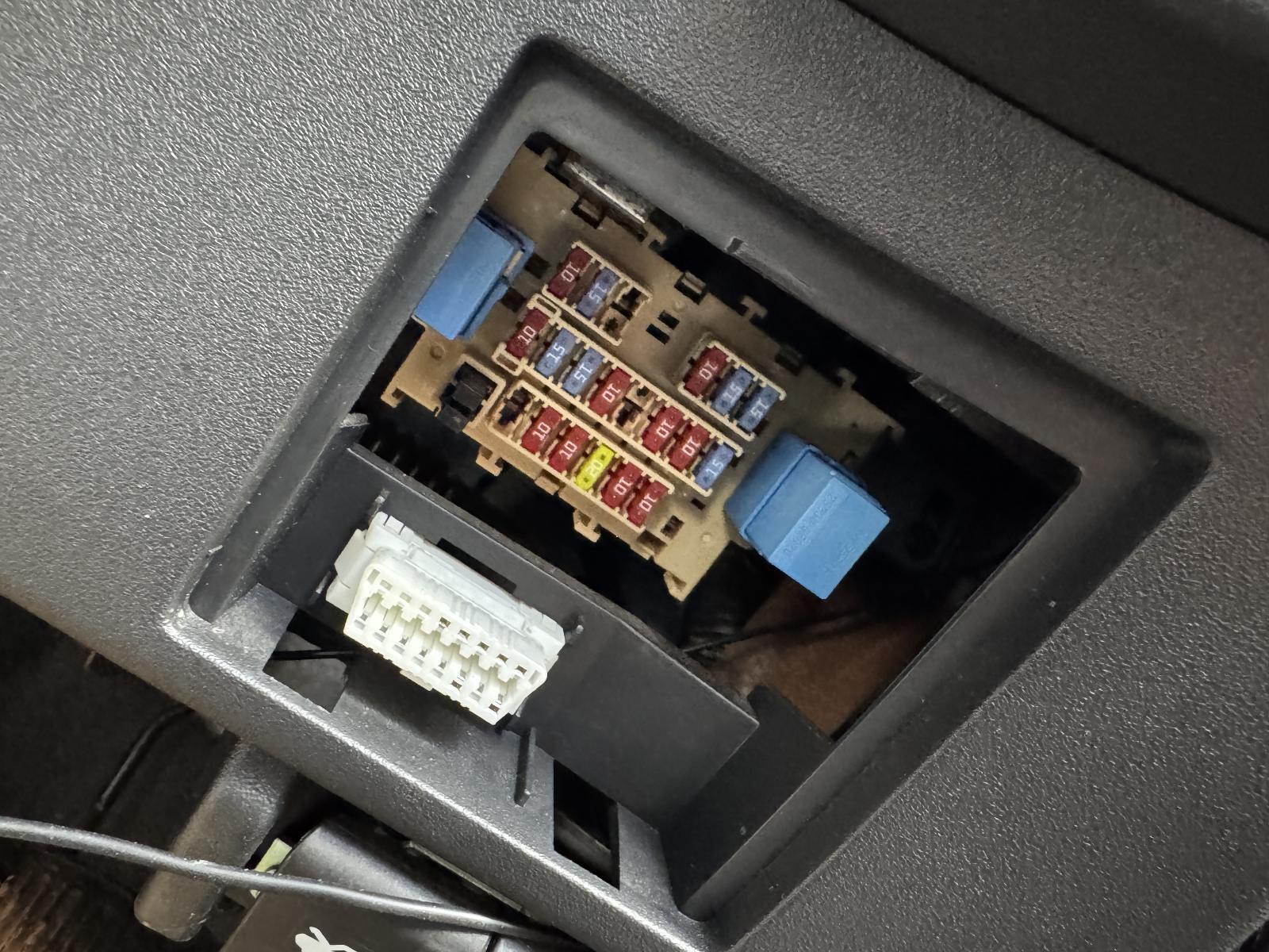 View Auto part Fuse Box NISSAN DUALIS 2011