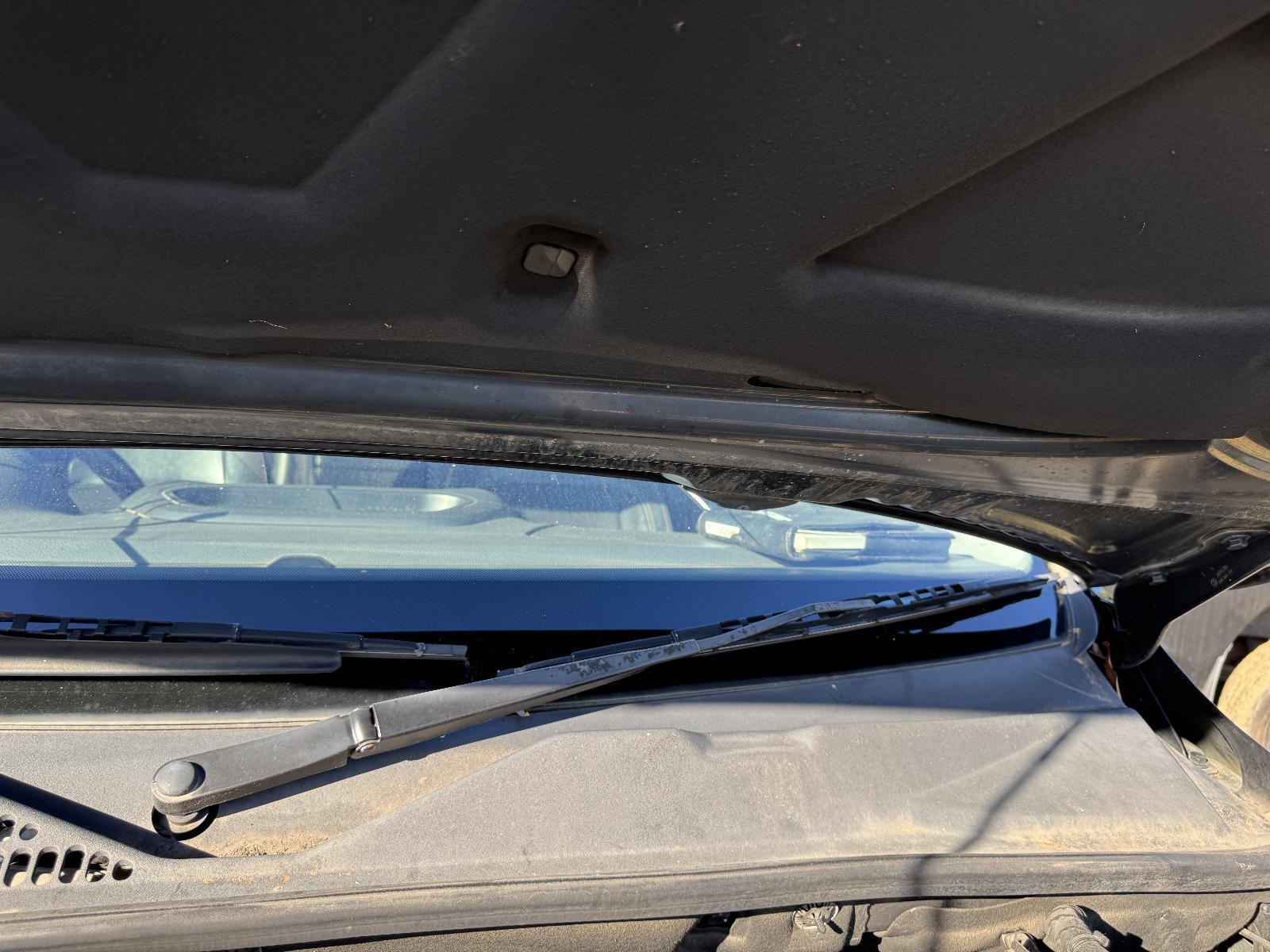 View Auto part Wiper Arm VOLKSWAGEN AMAROK 2011