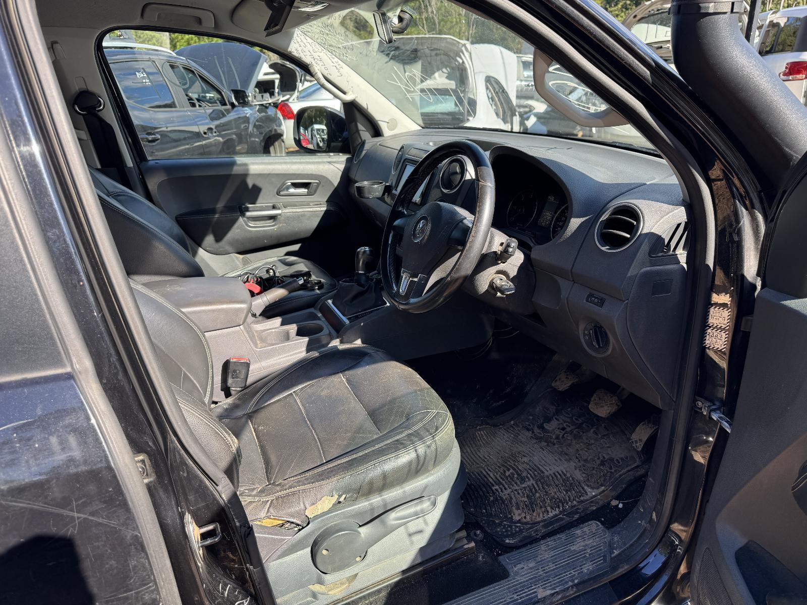 View Auto part Fuse Box VOLKSWAGEN AMAROK 2011