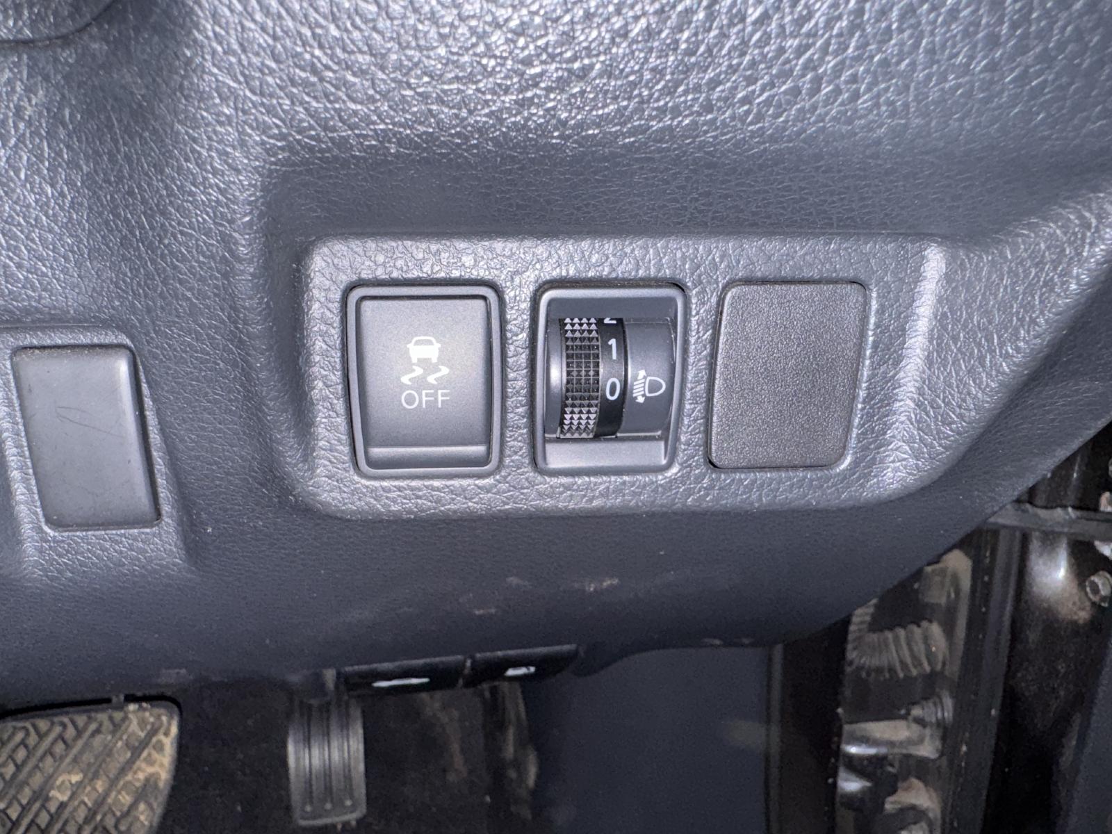 View Auto part Misc Switch/Relay NISSAN PULSAR 2013