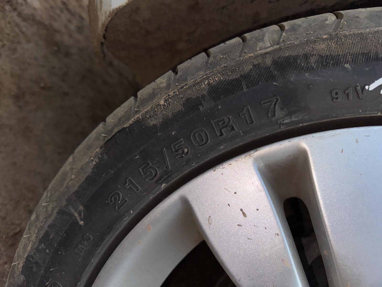 View Auto part Tyre HOLDEN CRUZE 2015