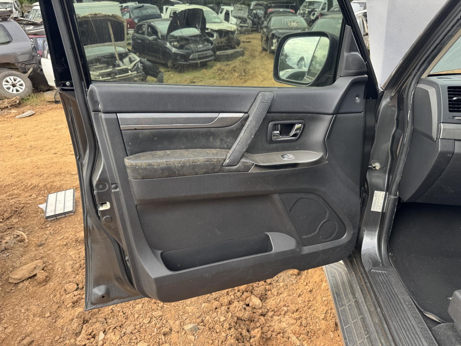 View Auto part Left Front Window Reg/Motor MITSUBISHI PAJERO 2014
