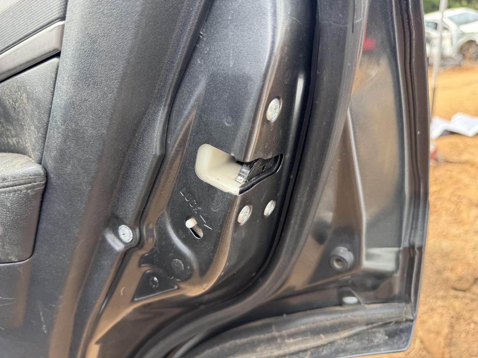 View Auto part Door/Boot/Gate Lock MITSUBISHI PAJERO 2014