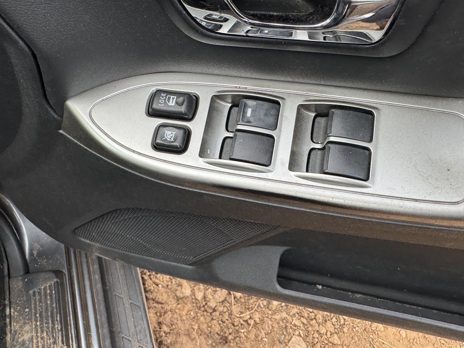 View Auto part Pwr Dr Wind Switch MITSUBISHI PAJERO 2014