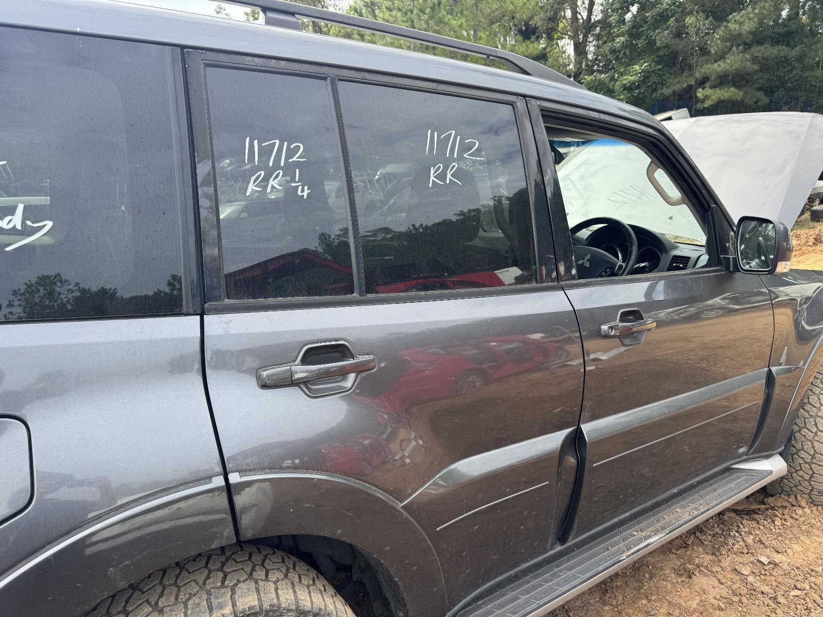 View Auto part RIGHT_REAR_DOOR_SLIDING MITSUBISHI PAJERO 2014