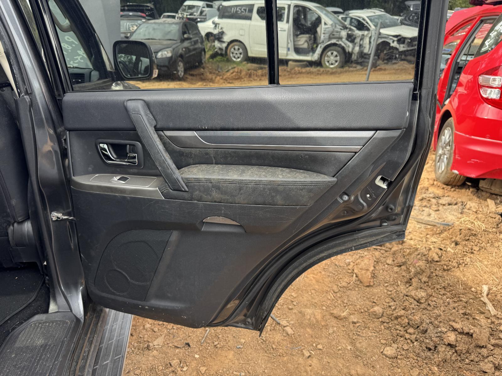 View Auto part Right Rear Wnd Reg/Motor MITSUBISHI PAJERO 2014