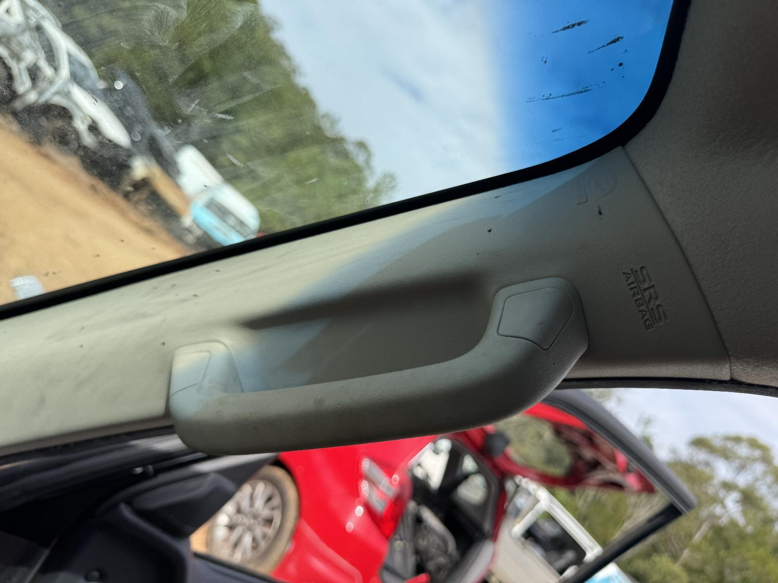 View Auto part Grab Handle MITSUBISHI PAJERO 2014