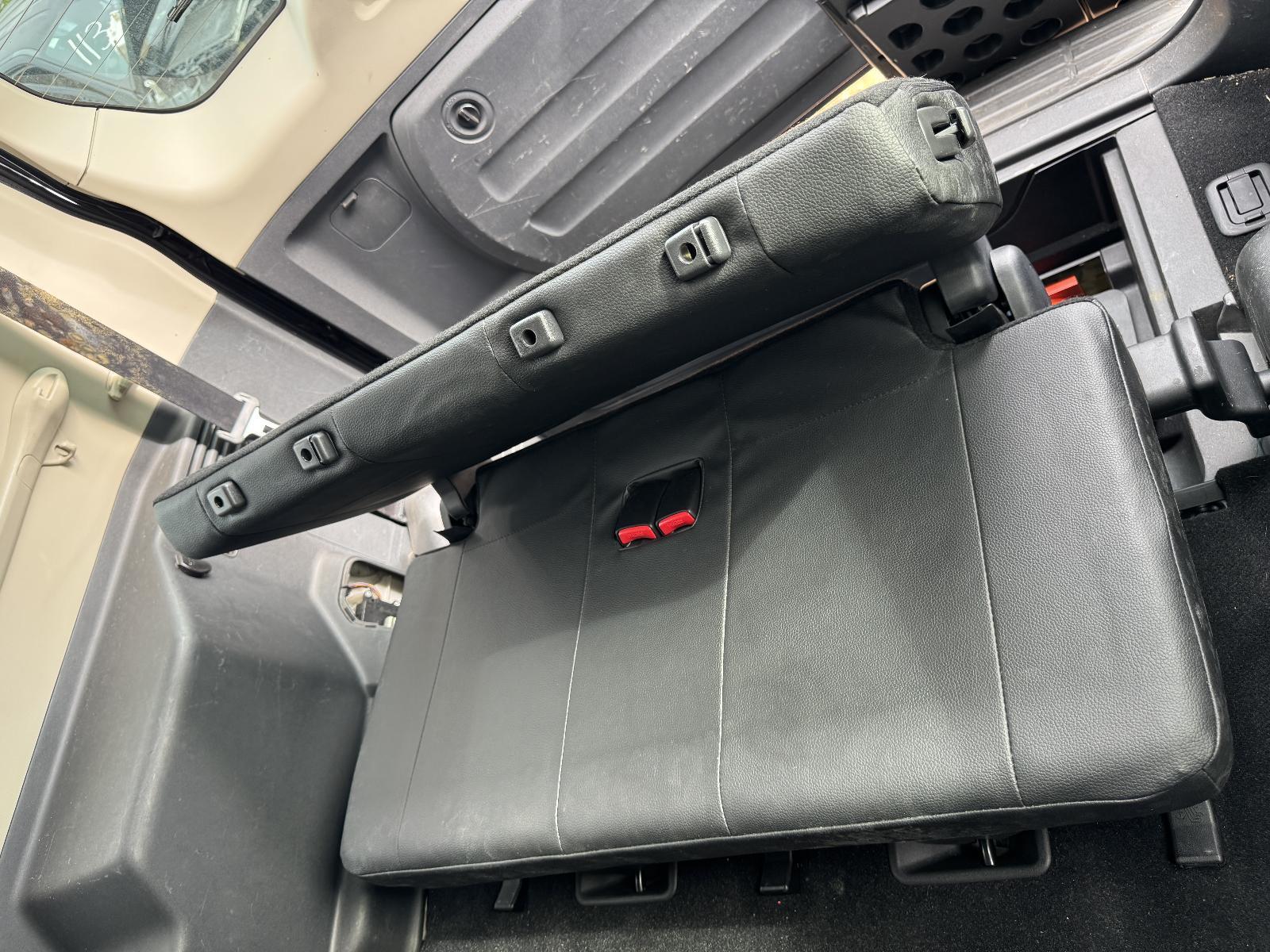 View Auto part 3rd Seat MITSUBISHI PAJERO 2014