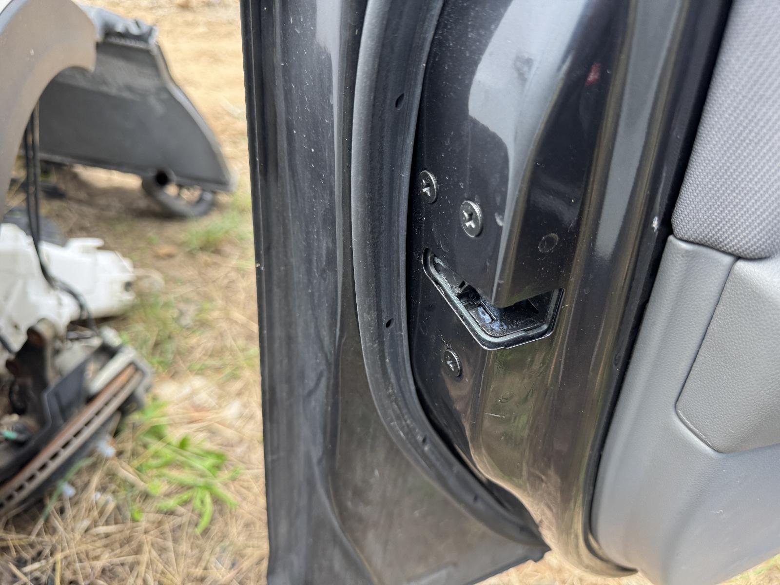 View Auto part Door/Boot/Gate Lock MAZDA 3 2006
