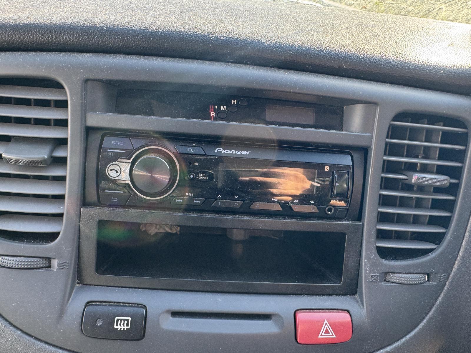 View Auto part Radio/Cd/Dvd/Sat/Tv KIA RIO 2010