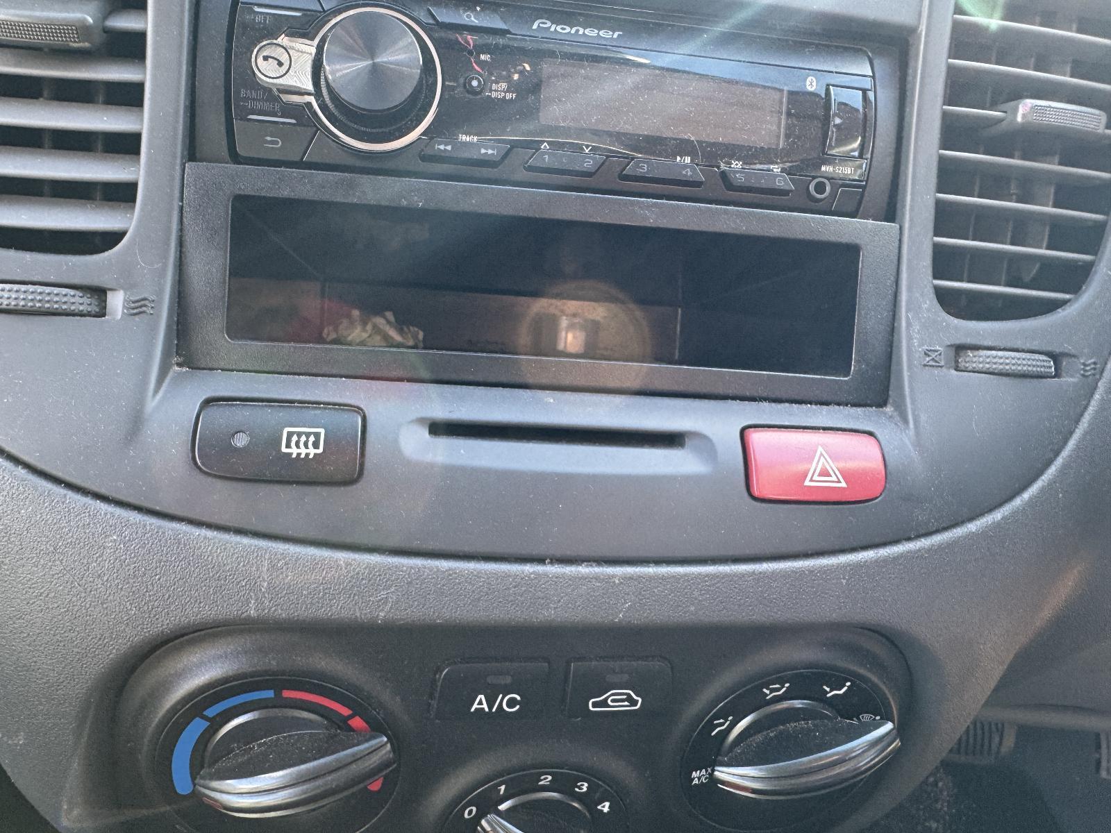 View Auto part Misc Switch/Relay KIA RIO 2010