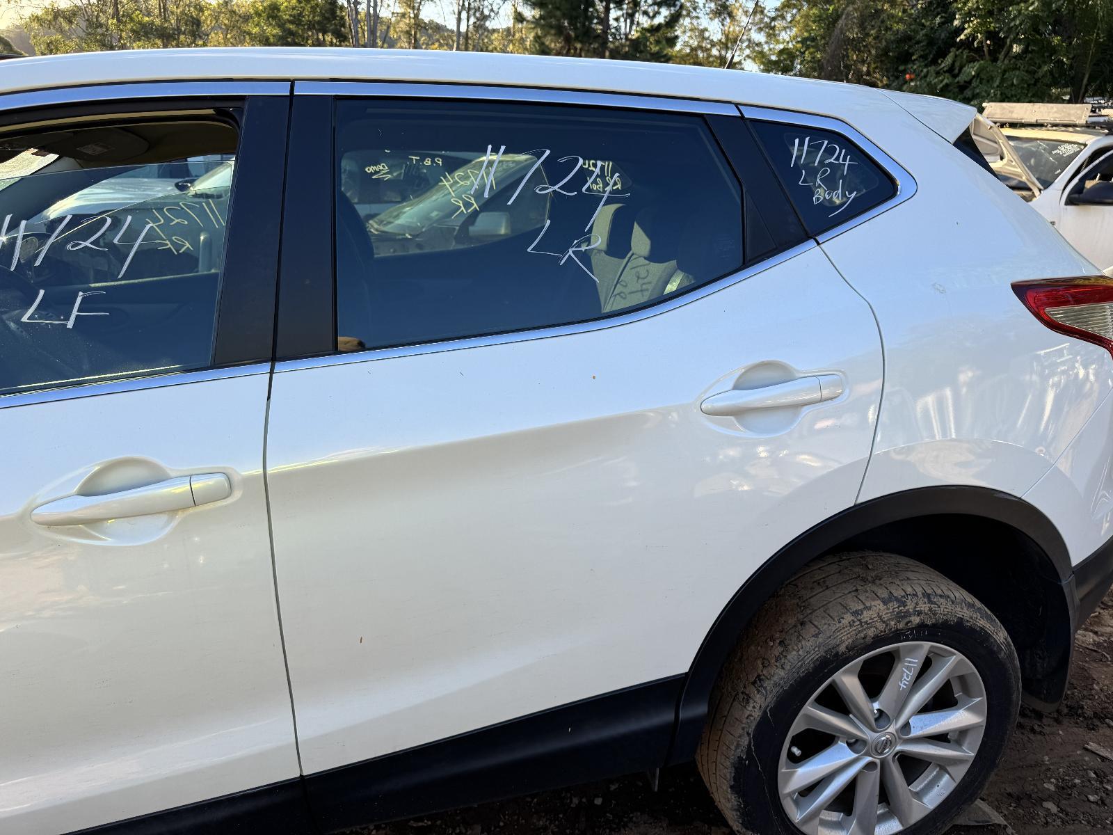 View Auto part Body/Door Mould NISSAN QASHQAI 2015
