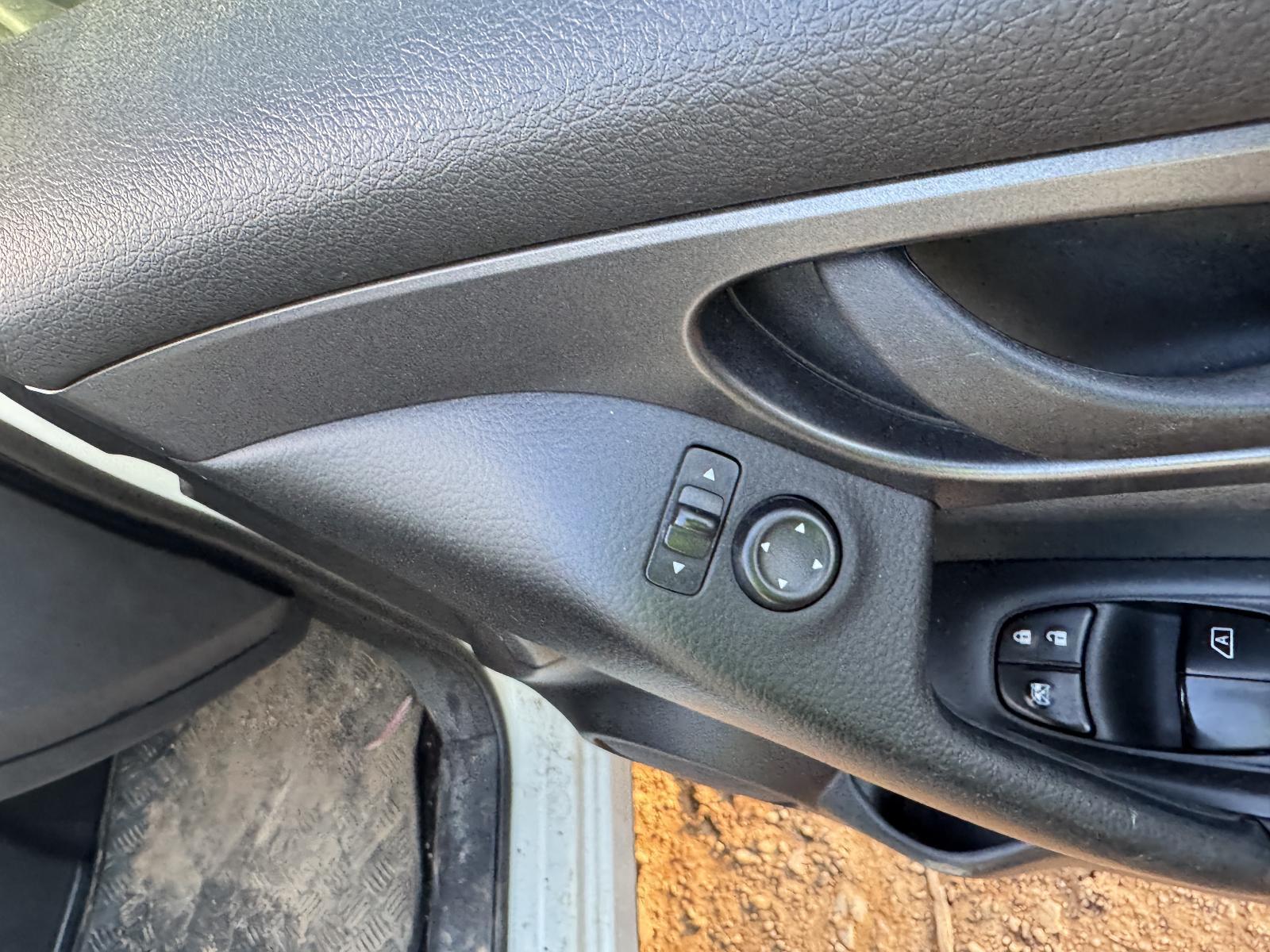 View Auto part Misc Switch/Relay NISSAN QASHQAI 2015