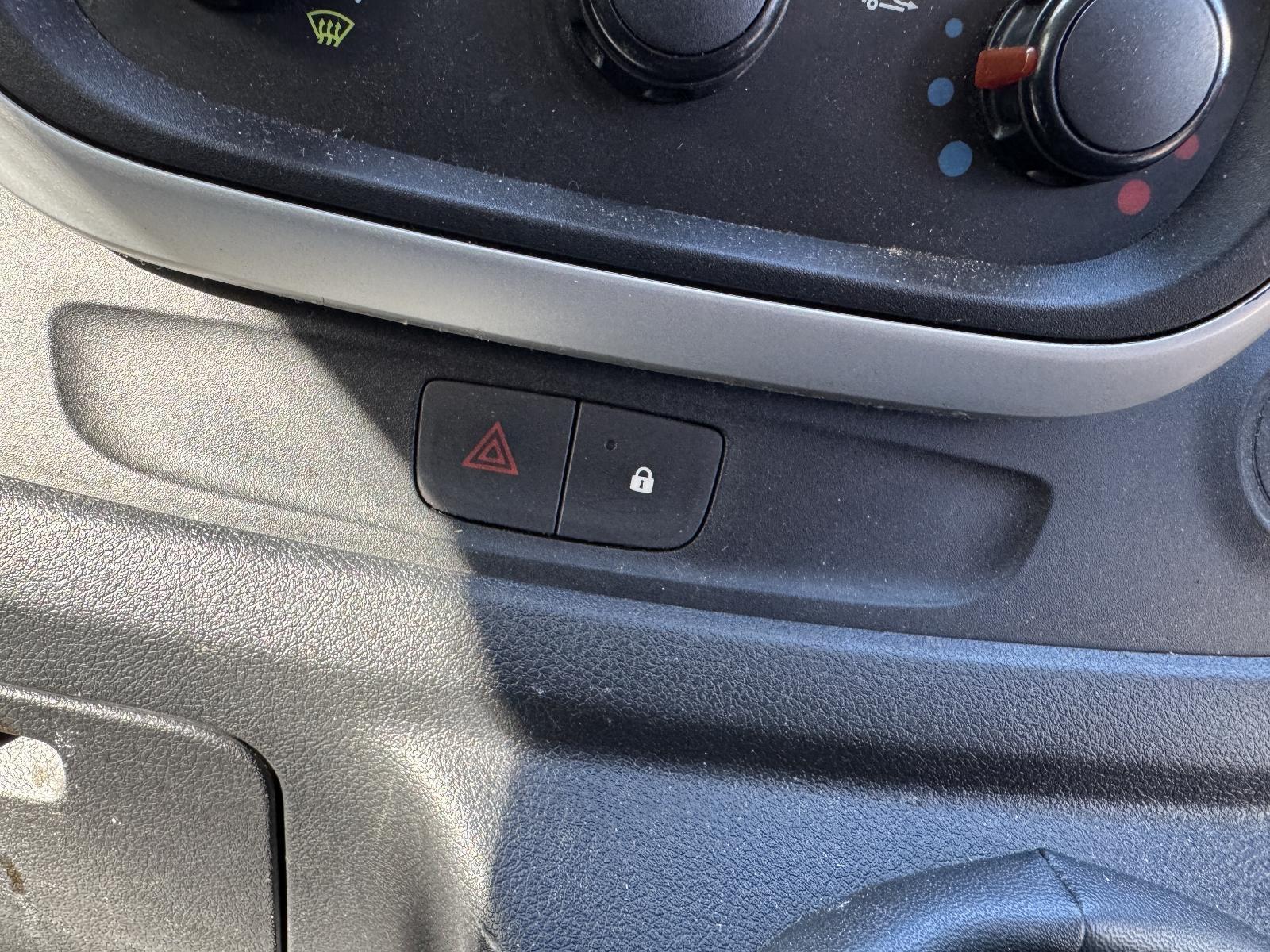View Auto part Misc Switch/Relay RENAULT TRAFIC 2016