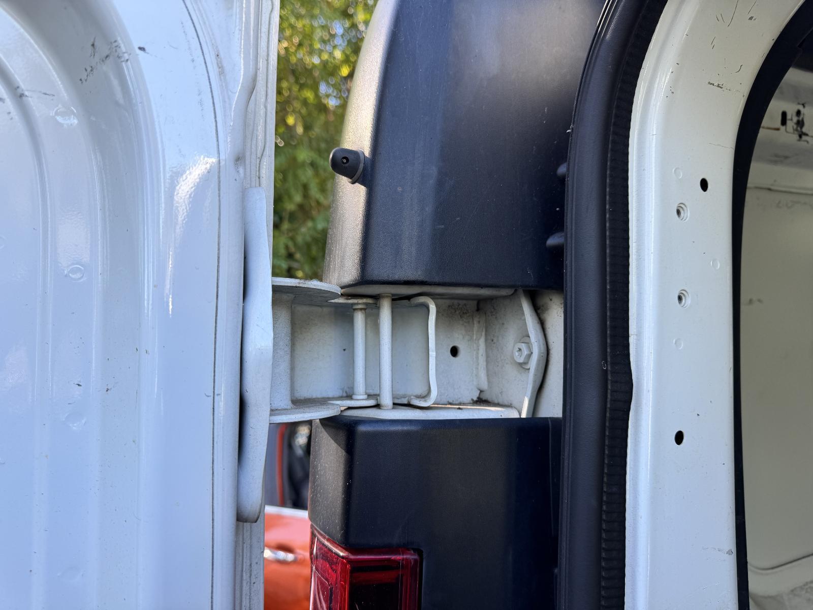 View Auto part Bootlid/Tgate Hinge RENAULT TRAFIC 2016