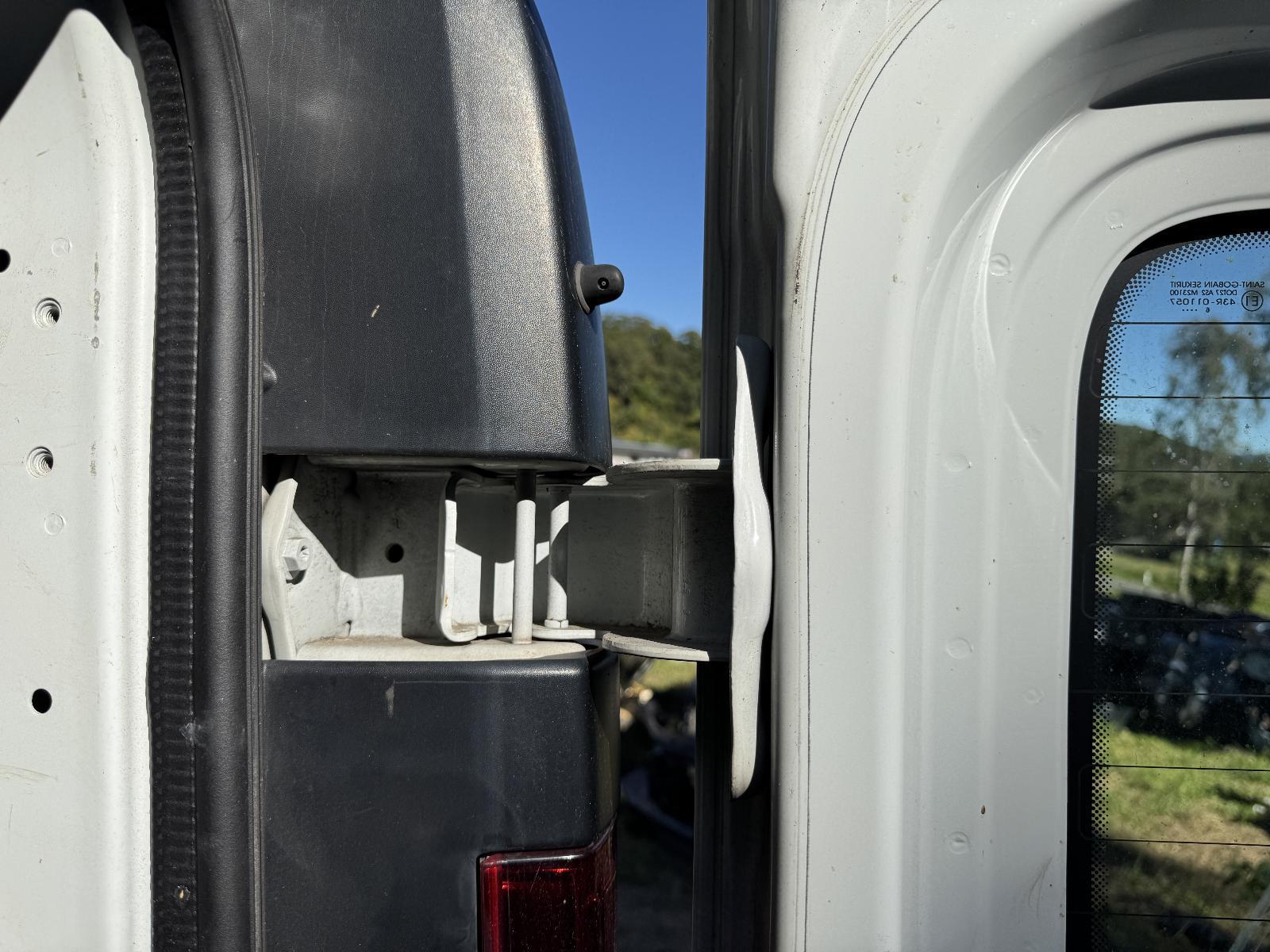View Auto part Bootlid/Tgate Hinge RENAULT TRAFIC 2016