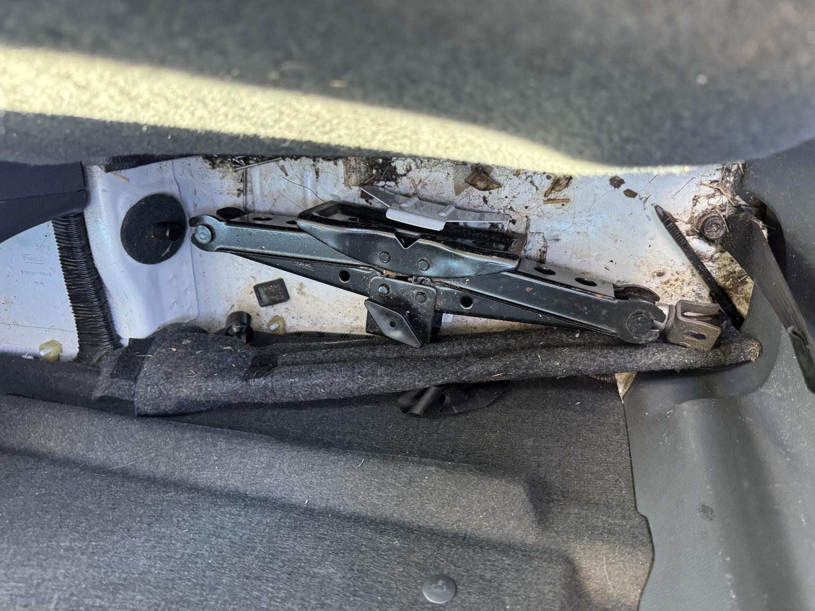 View Auto part Jack/Tool Kit FORD RANGER 2015