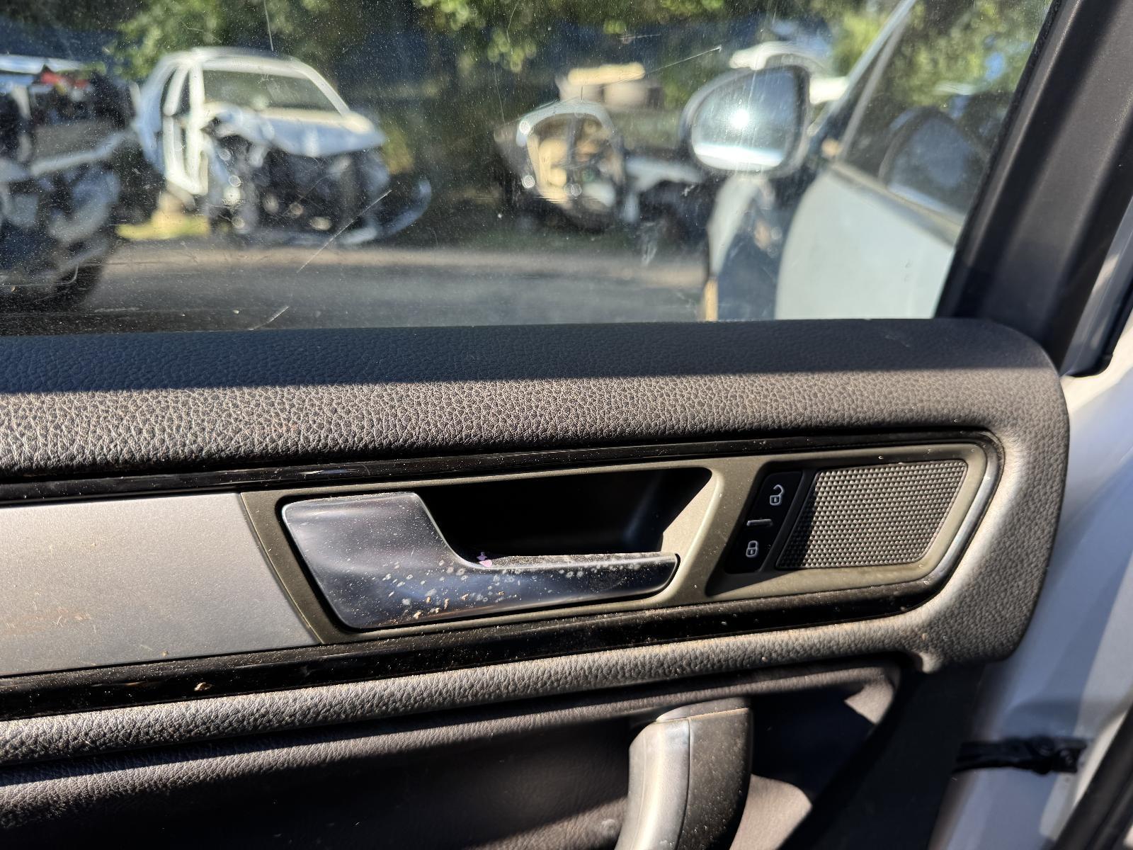 View Auto part Door Handle VOLKSWAGEN TOUAREG 2011